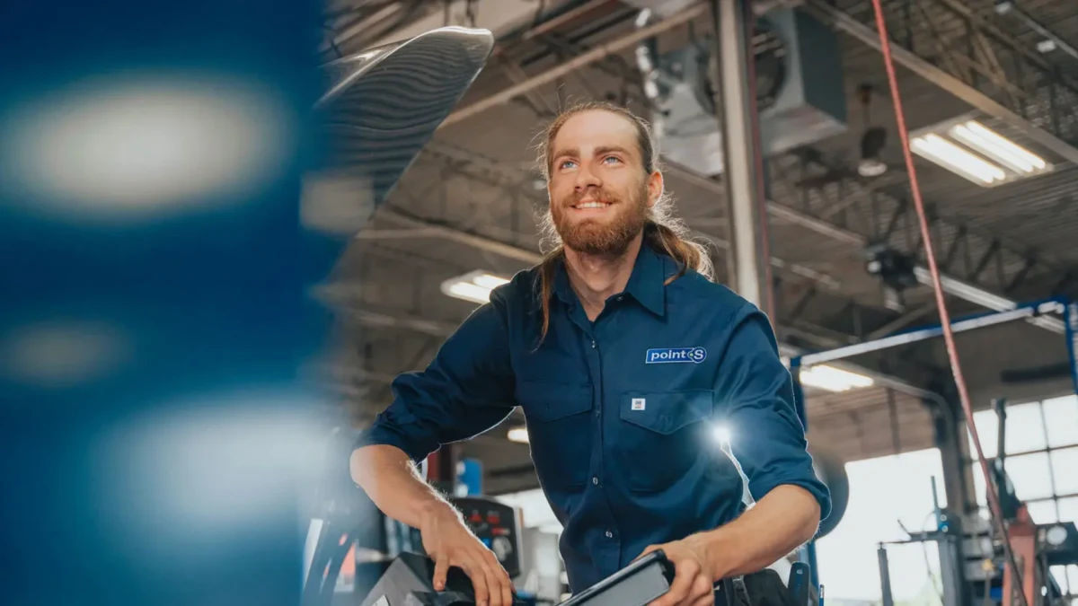 Groupe Ratté technician at work in a Point S service bay